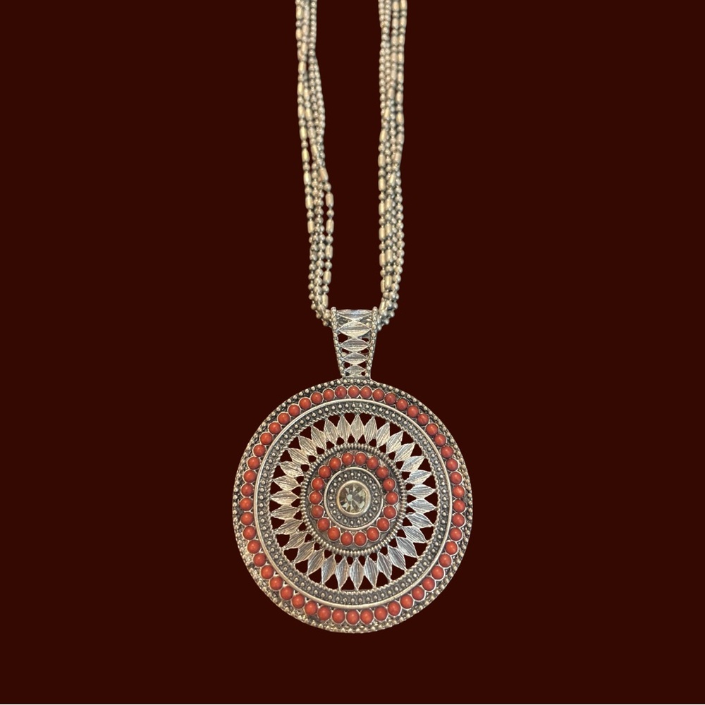 Vintage Laura & Ashley Beautiful Western necklace 18” Great for any occasion.